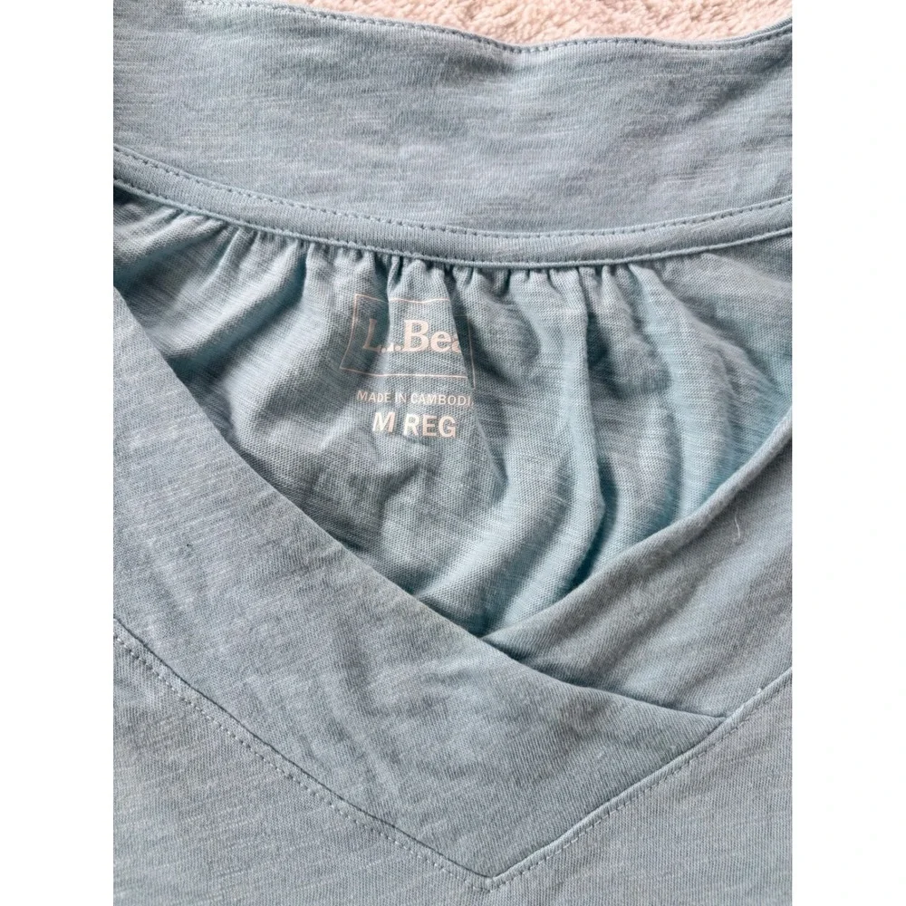 LL Bean Womens M Slub Knit Top Light Blue V Neck Cap Sleeve Casual - Picture 2 of 4